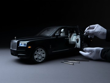  Rolls-Royce Cullinan w skali 1:8 – Jak prawdziwy